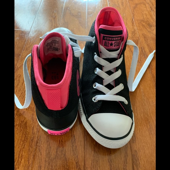 Converse All Star Mid Top. Too big for my daughter. - Picture 5 of 8